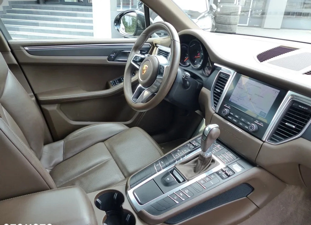 Porsche Macan cena 154900 przebieg: 92959, rok produkcji 2017 z Limanowa małe 301